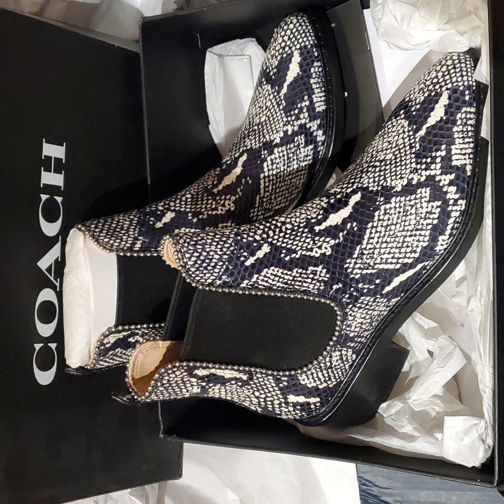Sz 6B nib $325 Coach boots with beads